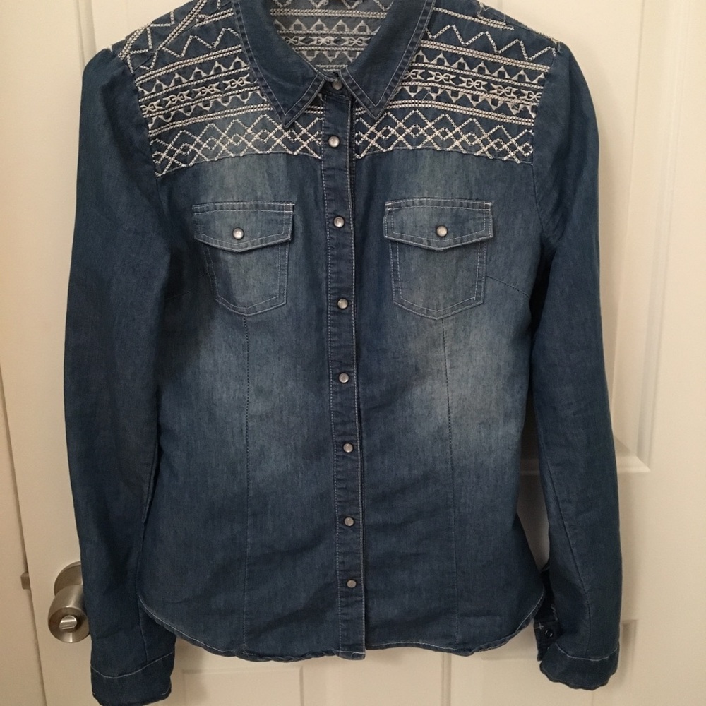 Women’s blouse